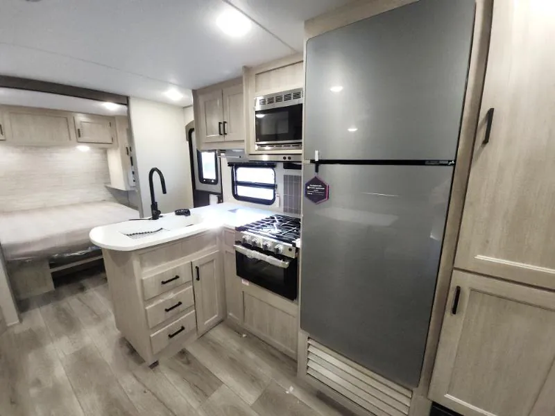 2026 Coachmen Catalina Legacy Edition 273DBHCK, Photos photo 10