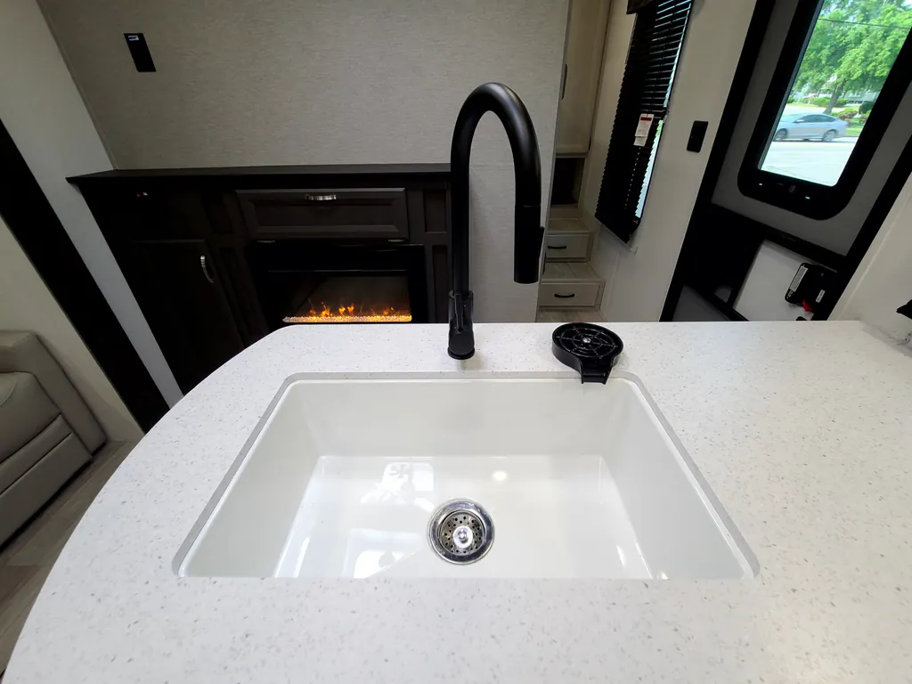 2027 Coachmen Catalina Legacy Edition 333DBDSCK, Photos photo 16