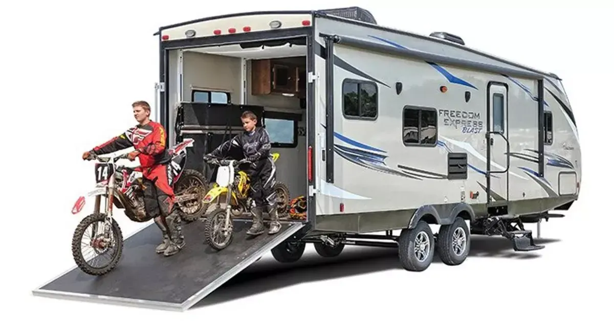 Coachmen Freedom Express Blast 301 BLDS exterior