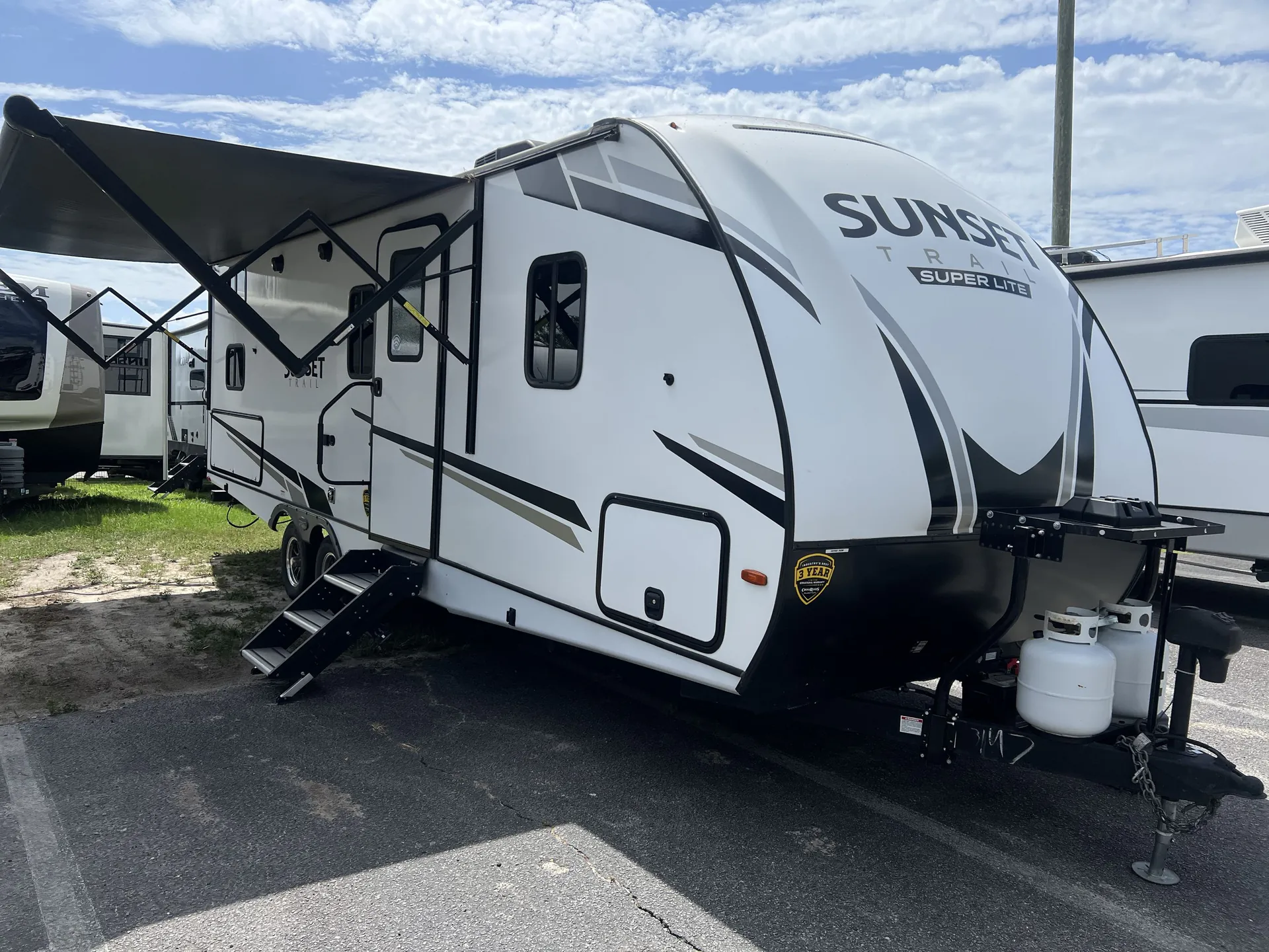 2022 CrossRoads Sunset Trail Super Lite 242BH dealer photo 1 from Camping World