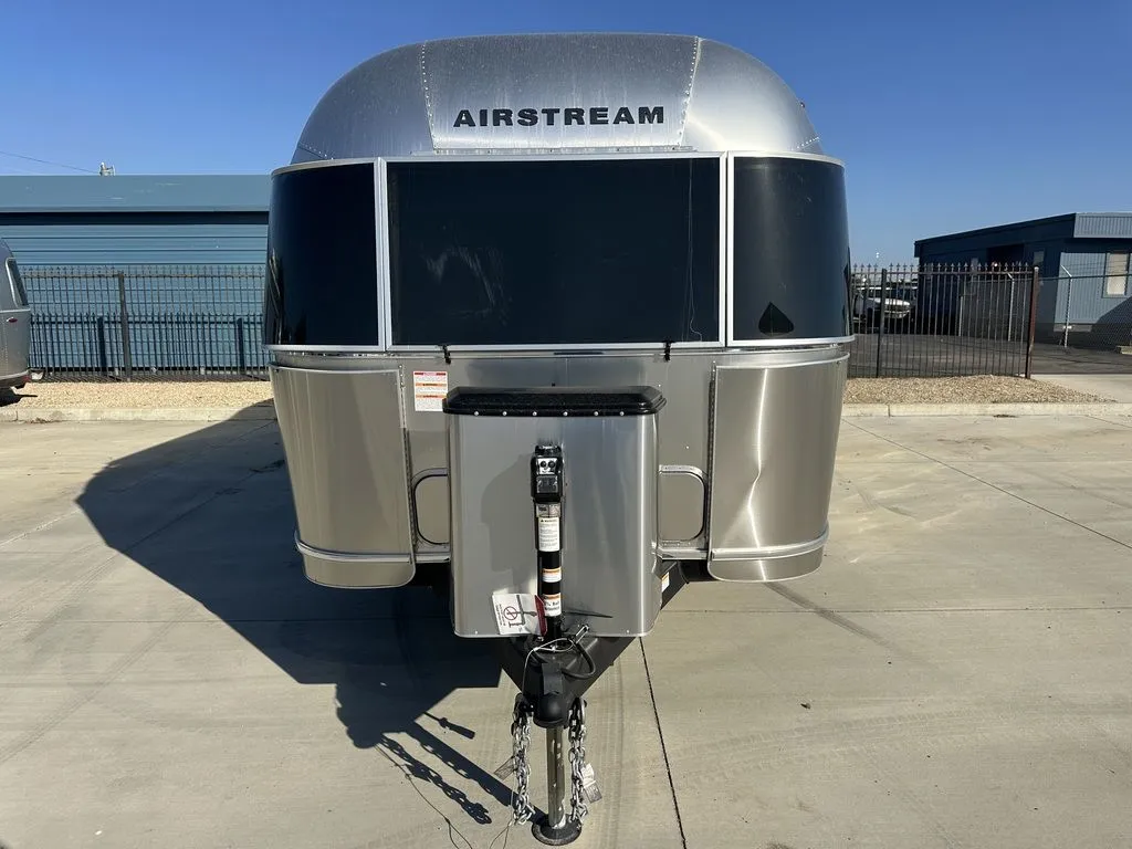 2025 Airstream Flying Cloud 23FB - Photo 3
