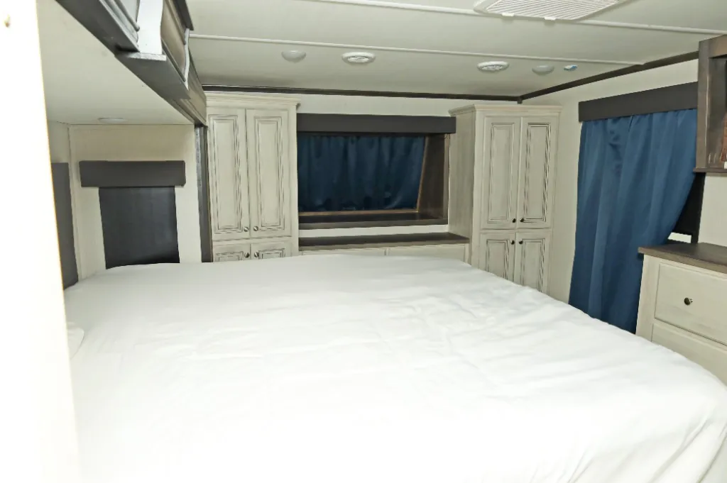 2023 Forest River Cardinal Luxury 380RLX, Photos photo 22