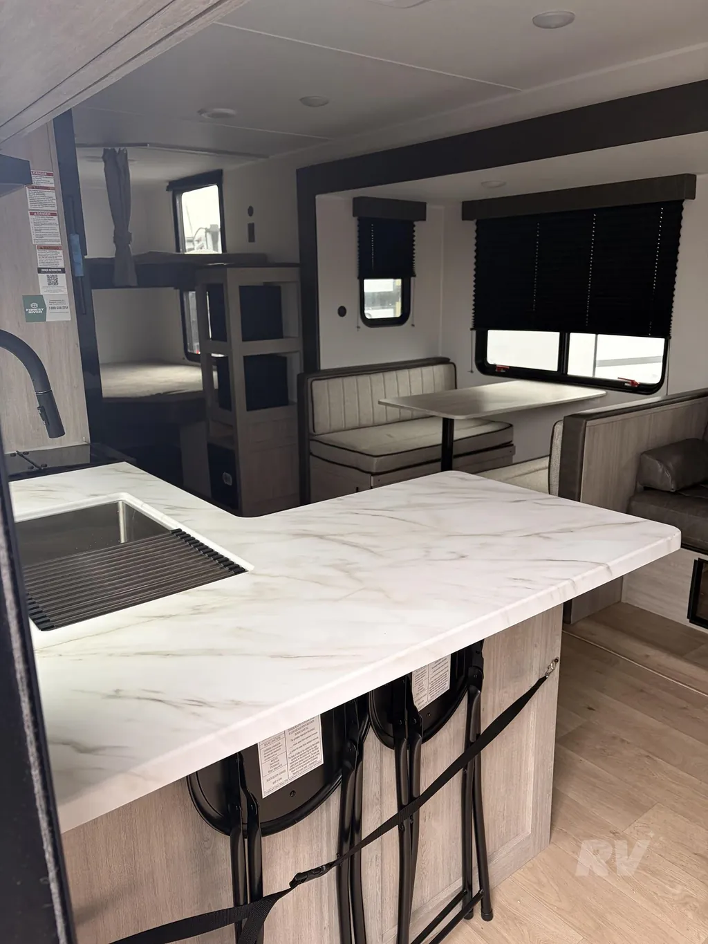 2027 East to West Della Terra 280BH, Photos photo 4