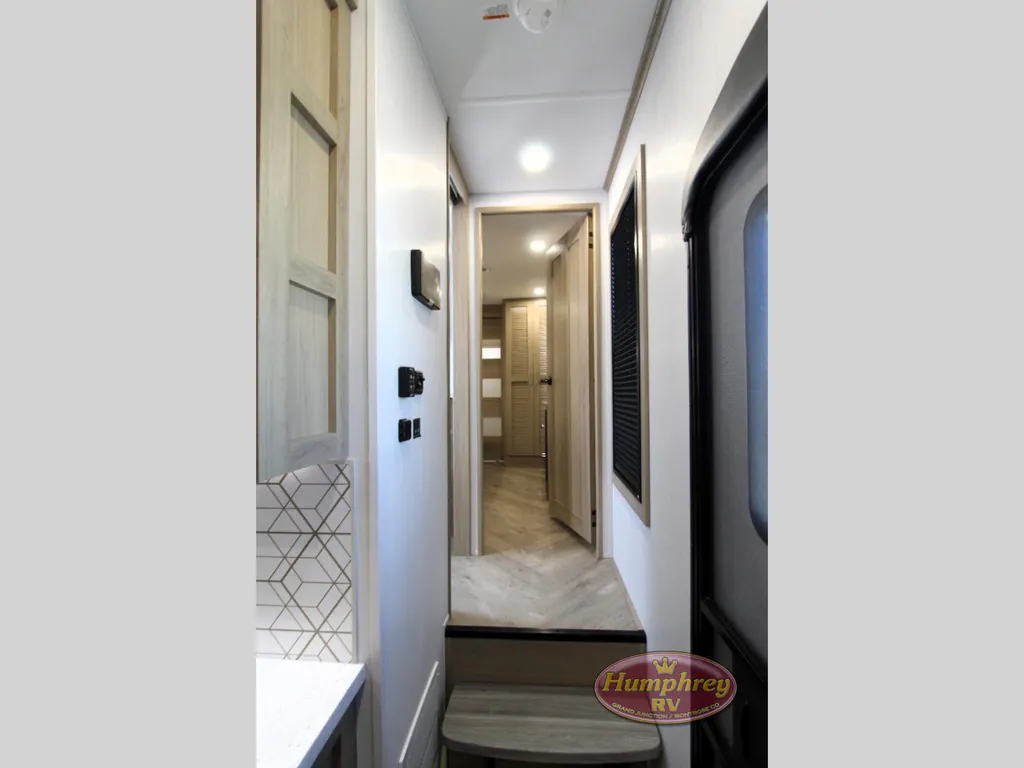 2025 Keystone Raptor 415, Photos photo 25
