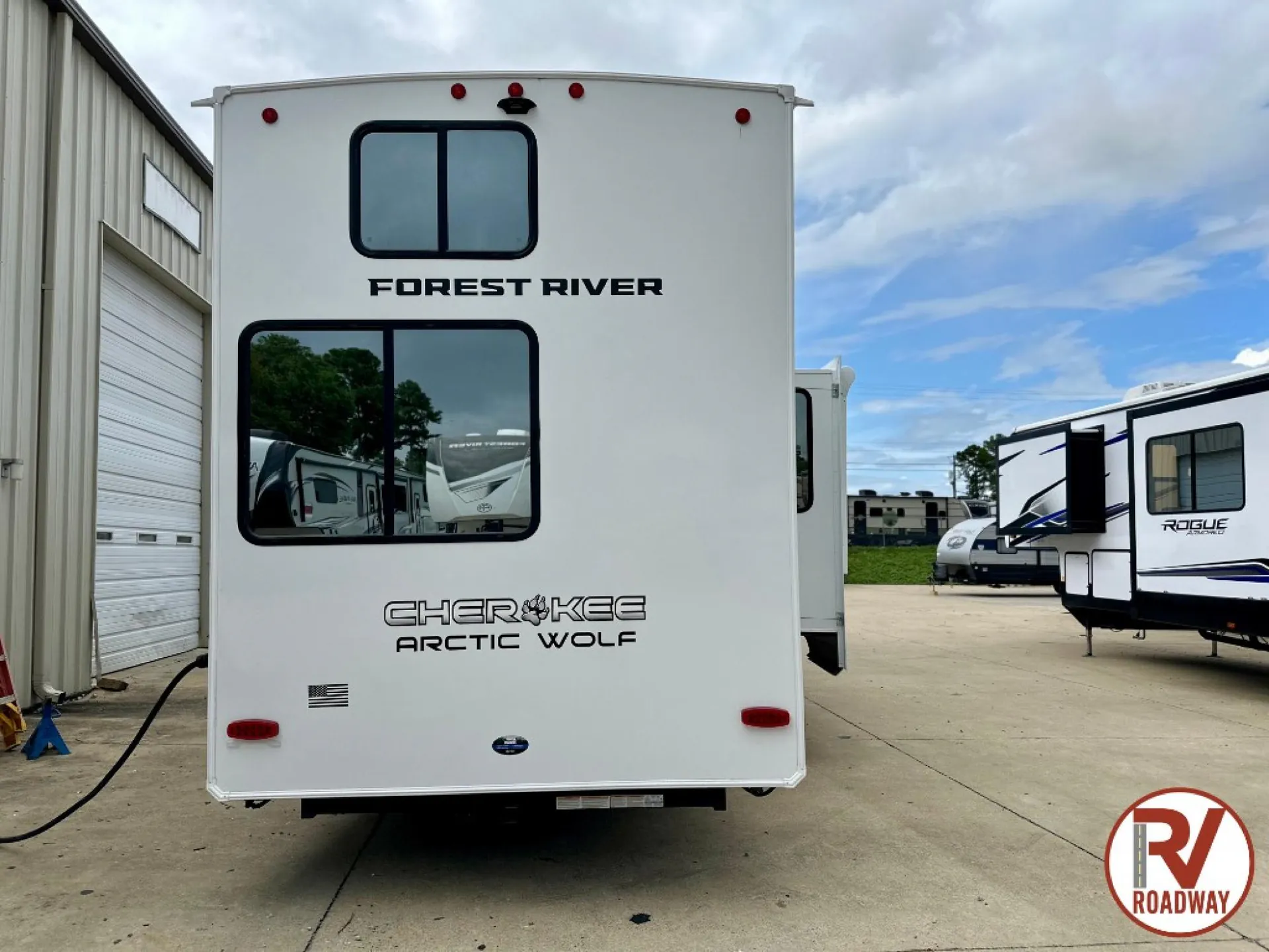 2026 Forest River Cherokee Arctic Wolf 331BH - Photo 4