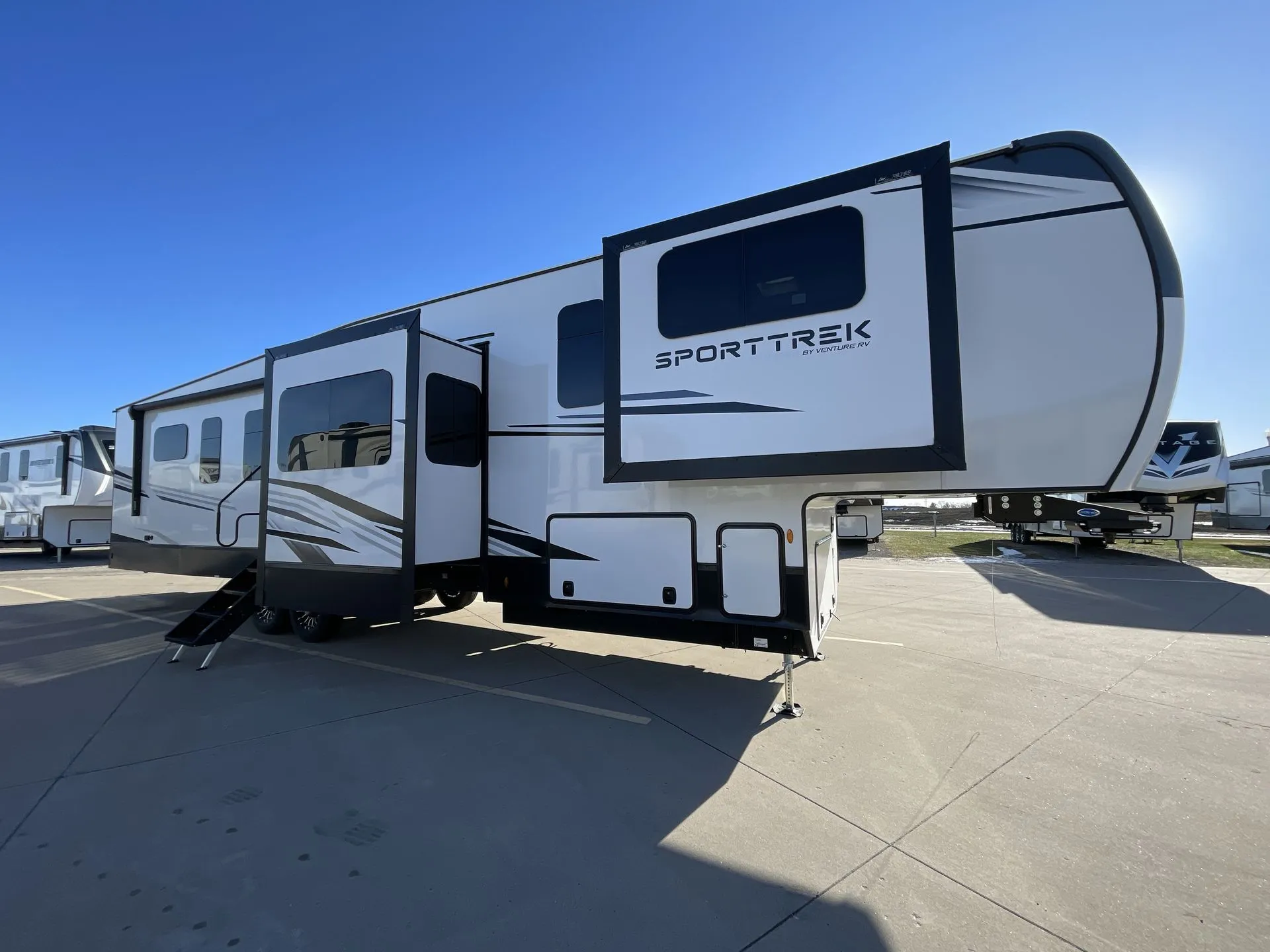 2026 Venture RV SPORTTREK TOURING EDITION FW 365VFL - Photo 2