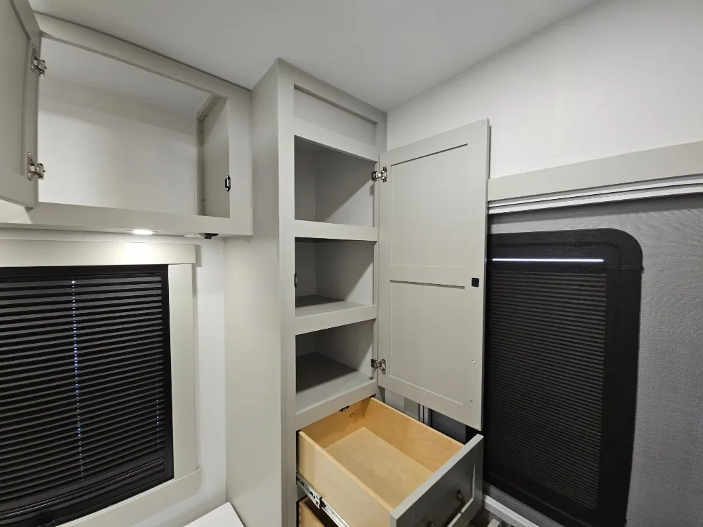 2026 Brinkley Model Z 3515, Dining area photo 10