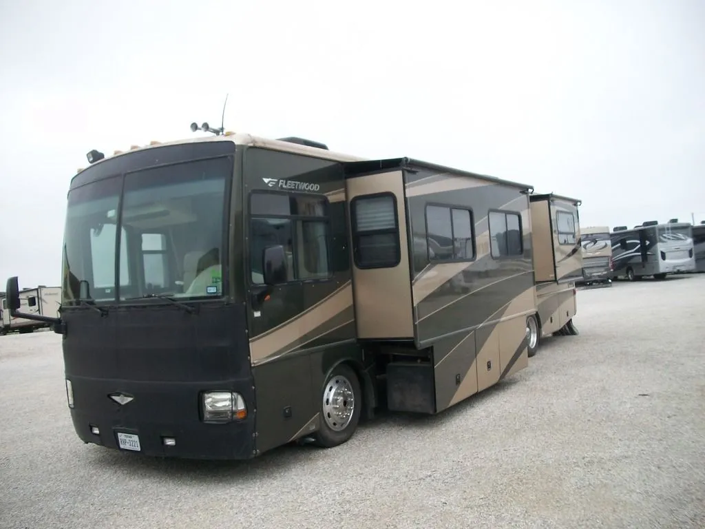 2005 Fleetwood Discovery 39S - Main photo