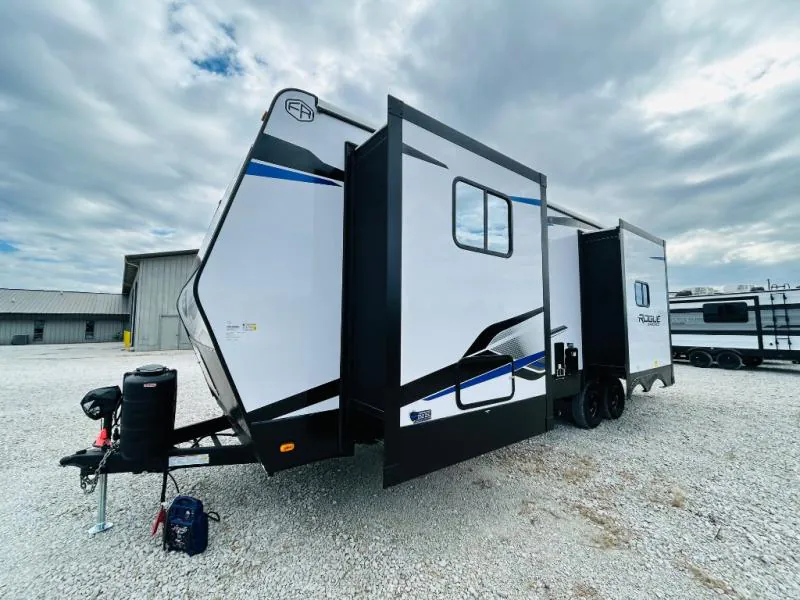 2026 Forest River Vengeance Rogue Armored 26L140, Photos photo 2