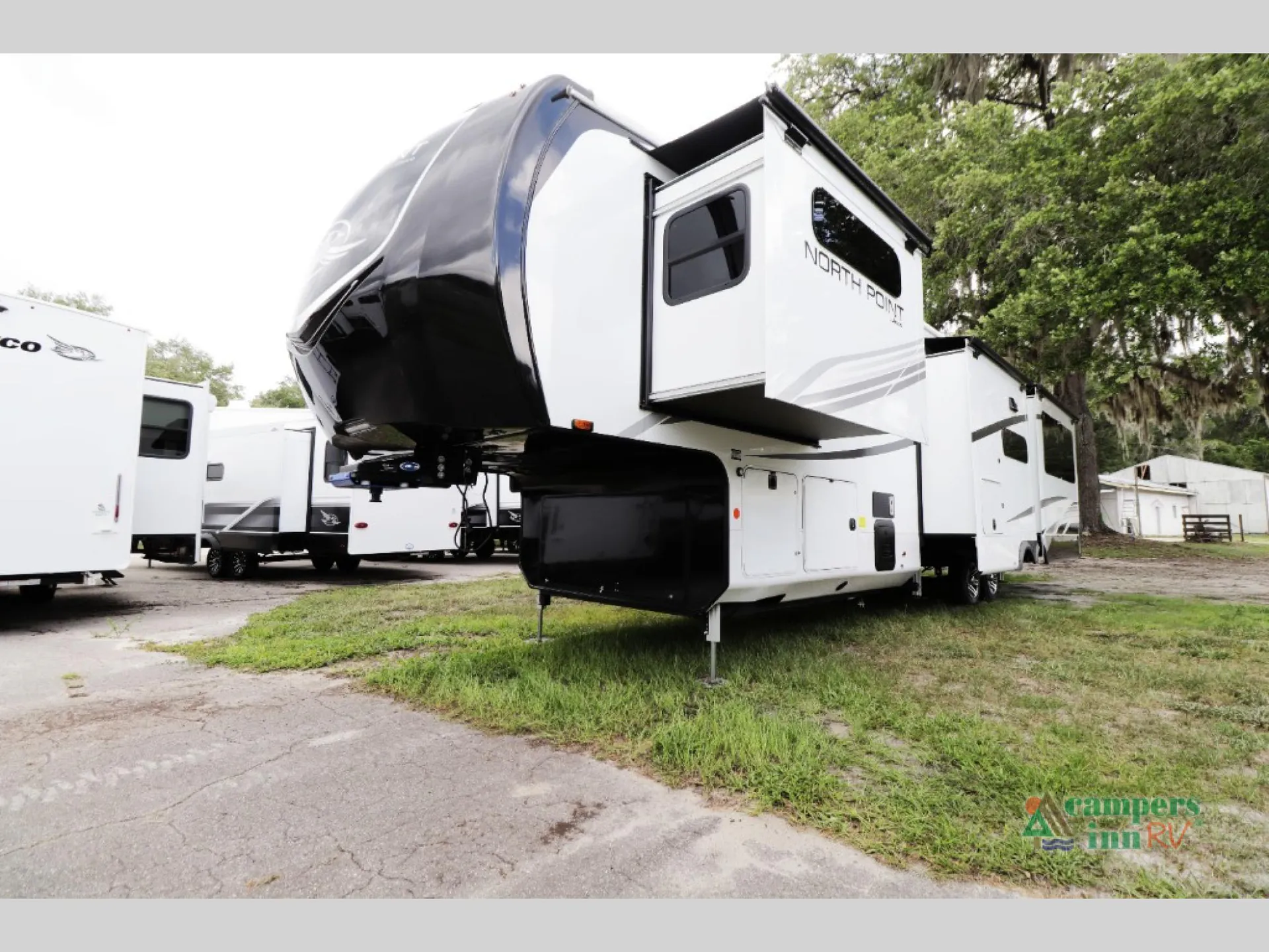 2025 Jayco North Point 381CKRE - Photo 4