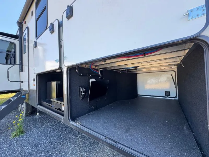 2022 Keystone Montana High Country 385BR - Photo 4