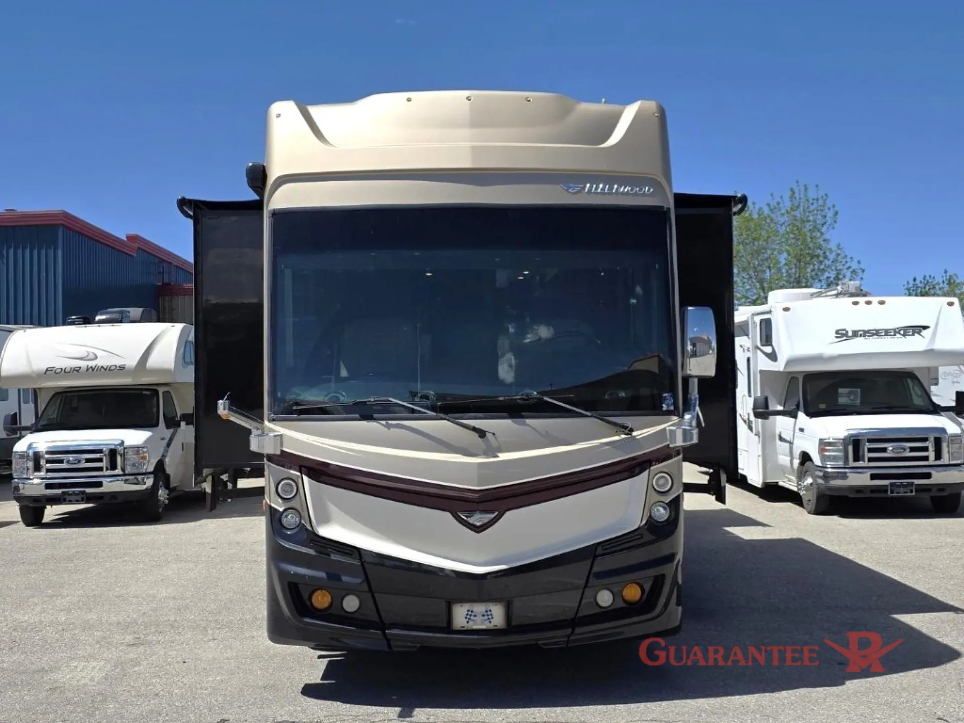 2018 Fleetwood Discovery LXE 44H - Photo 3