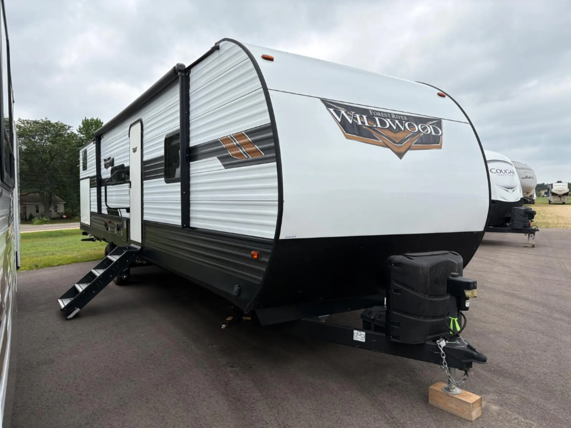 2020 Forest River Wildwood 33TS dealer photo 1 from Dick's RV