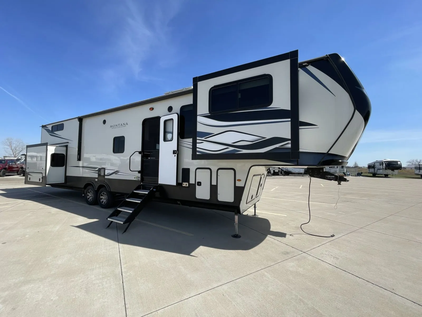 2023 Keystone Montana High Country 377FL - Photo 2