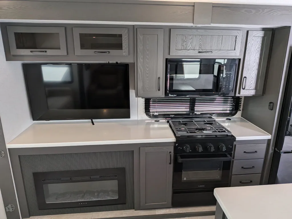 2025 Forest River Rockwood Signature R361RLS, Photos photo 10
