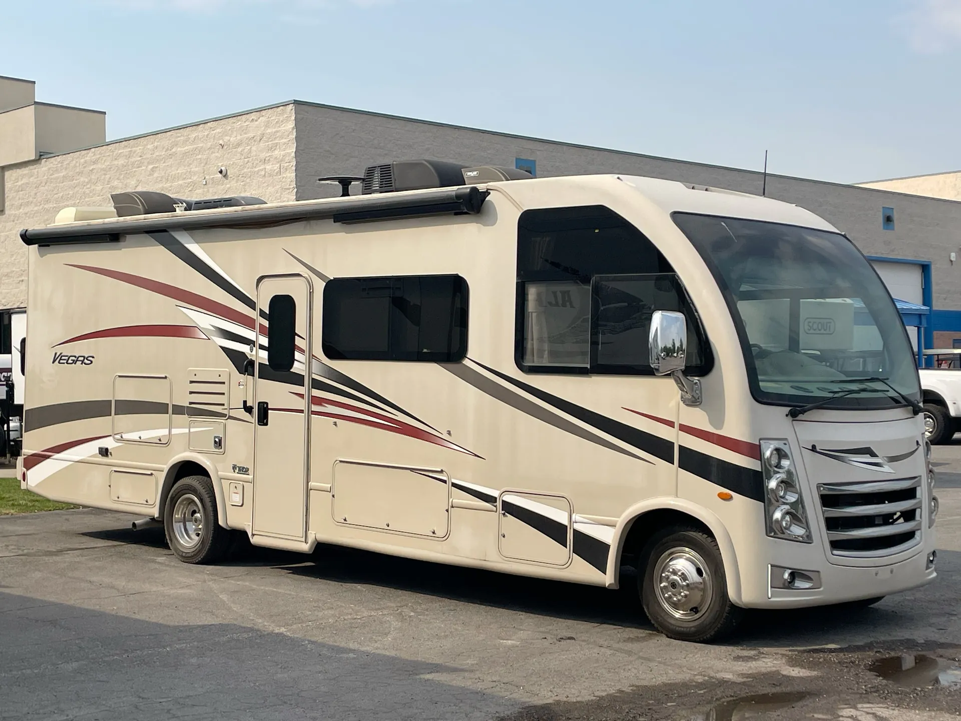 2019 Thor Motor Coach Vegas 27.7 - Photo 2