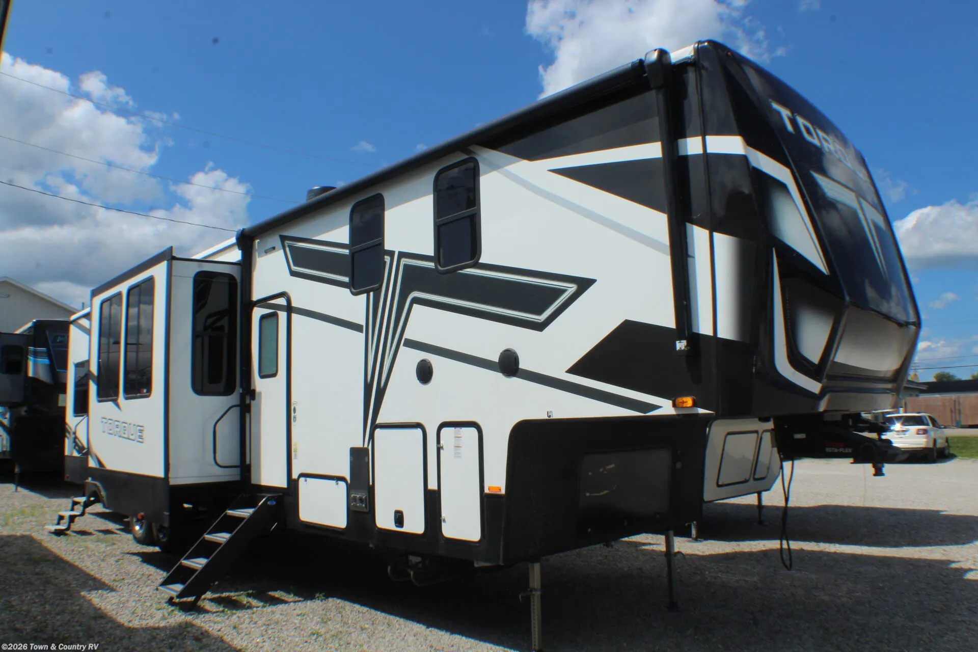 2024 Heartland Torque 384 - Photo 2