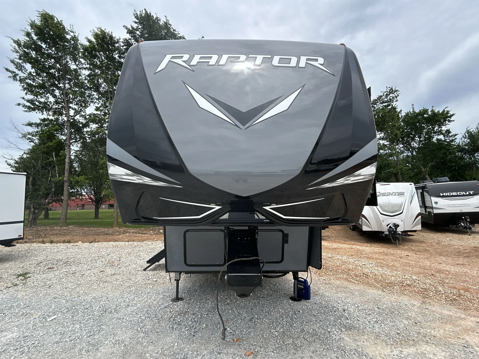 2020 Keystone Raptor 415 — front