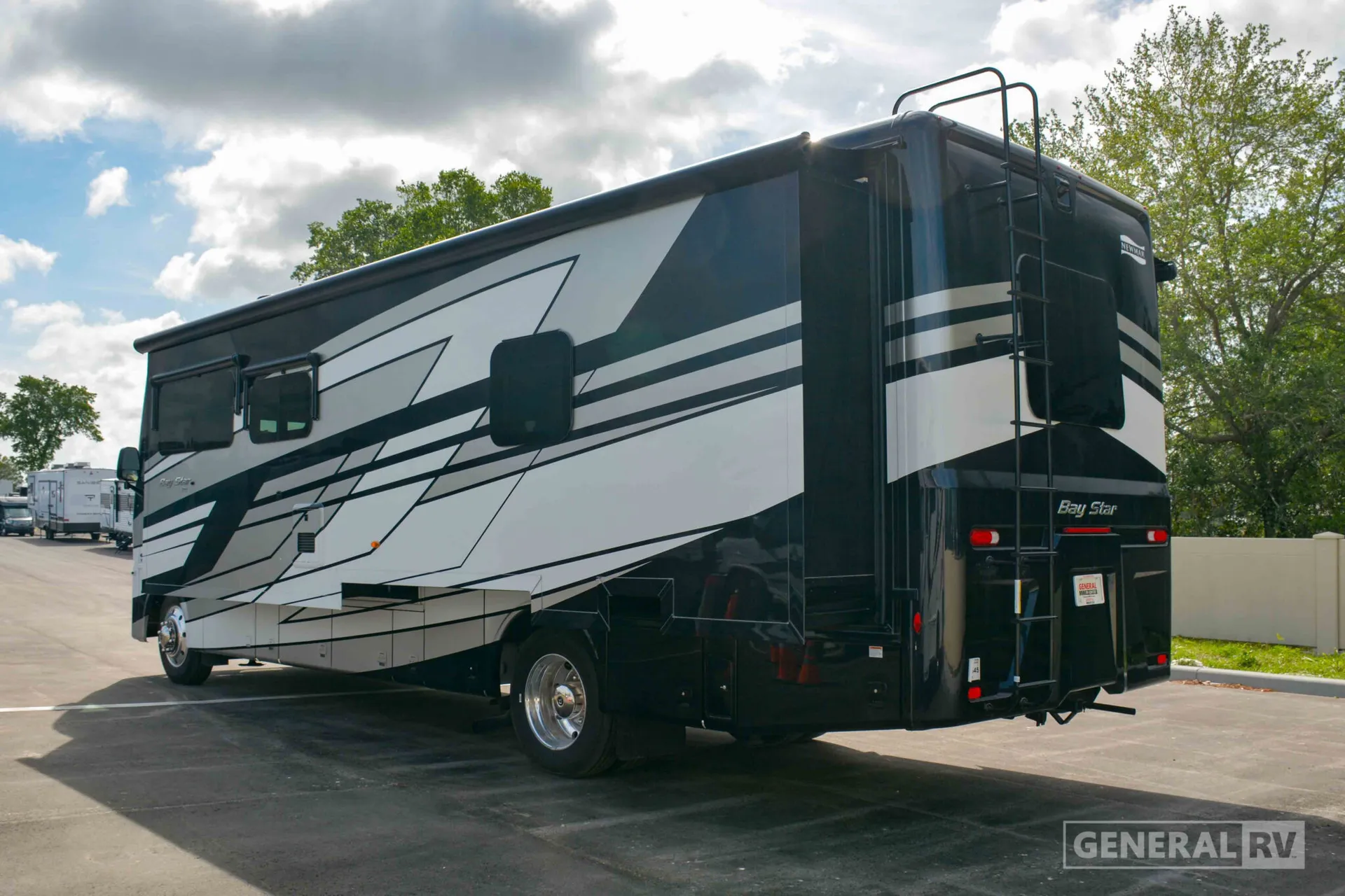 2026 Newmar Bay Star 3225 - Photo 4