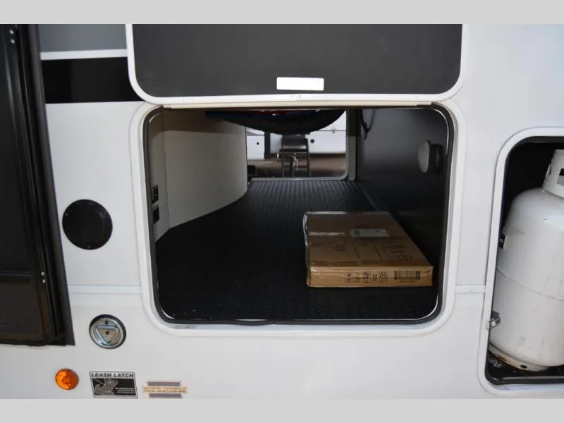 2026 Forest River Cherokee Arctic Wolf 285OPT - Photo 4