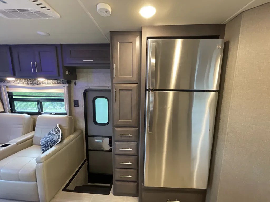 2022 Thor Motor Coach Magnitude RS36, Photos photo 8