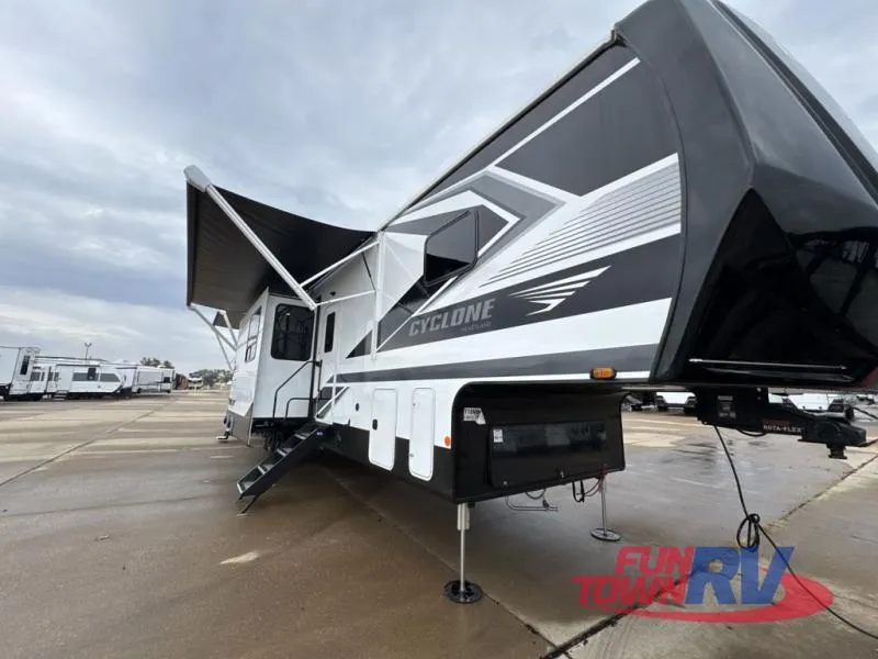 2026 Heartland Cyclone New    3913 - Photo 2