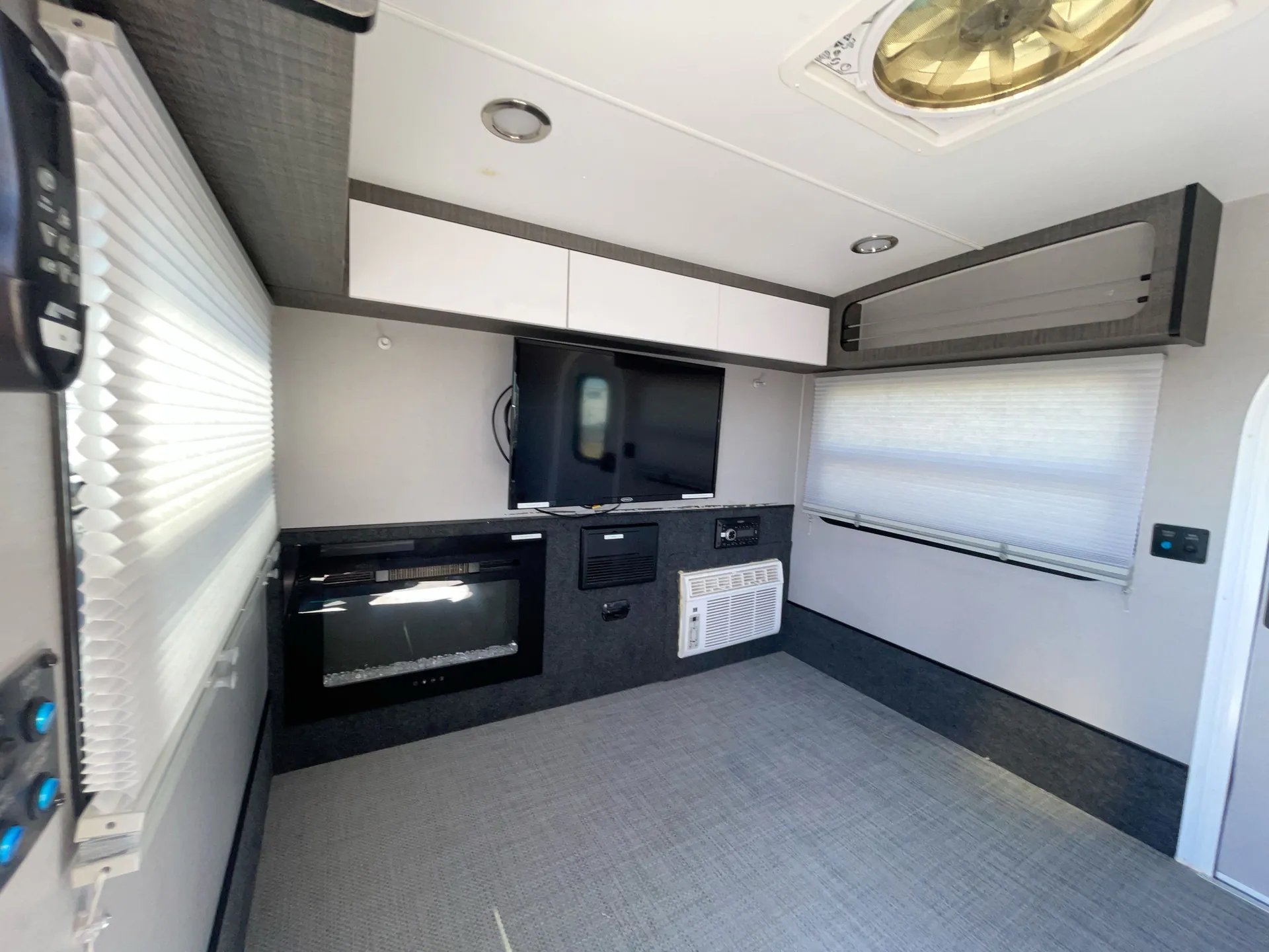 2022 inTech Luna Rover — living area main