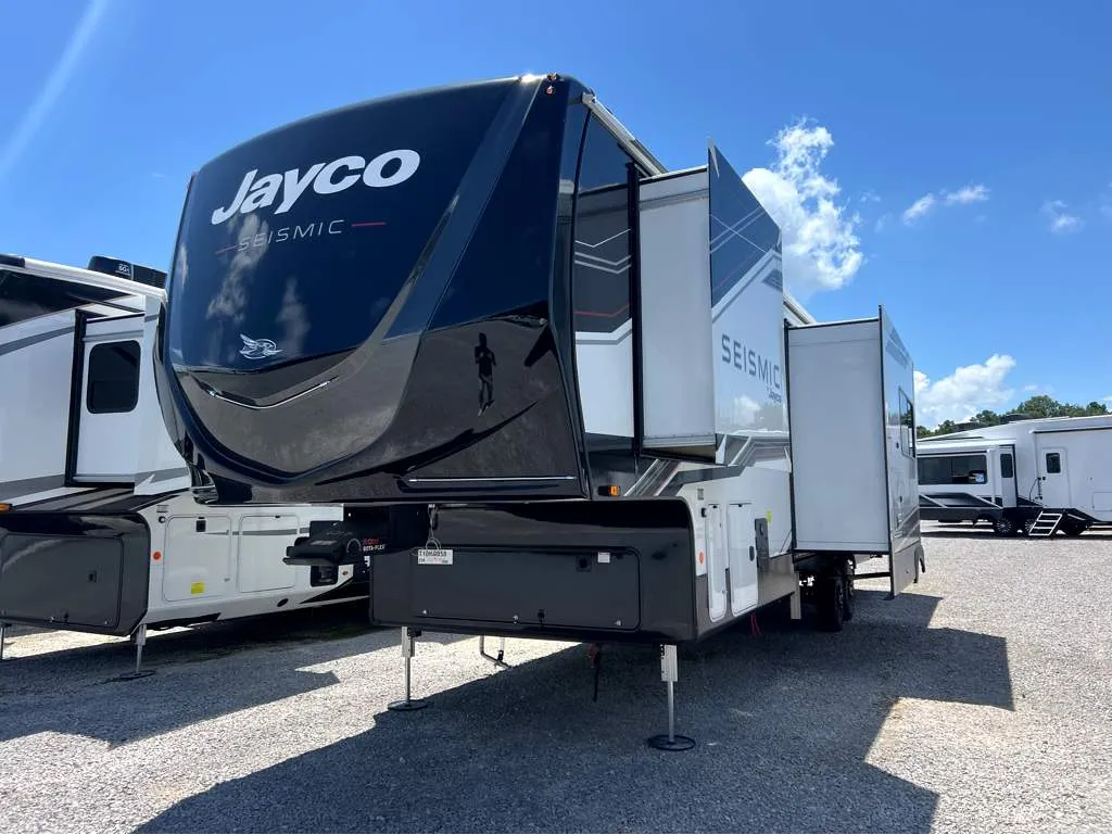 2026 Jayco Seismic 359 - Photo 3