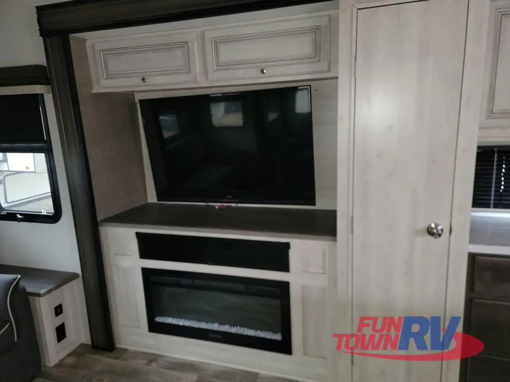 2023 Forest River Cardinal Luxury 380RLX, Photos photo 32