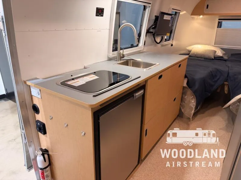 2026 Airstream World Traveler 22RB - Photo 3