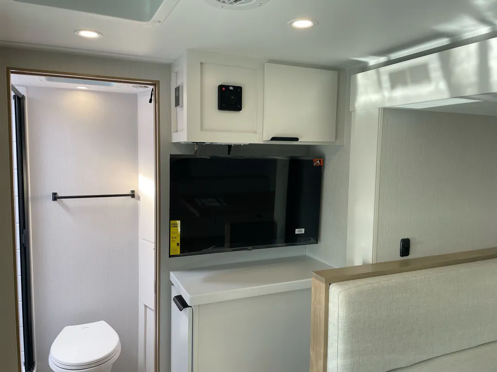 2027 Winnebago Micro Minnie 2108DS, Photos photo 14