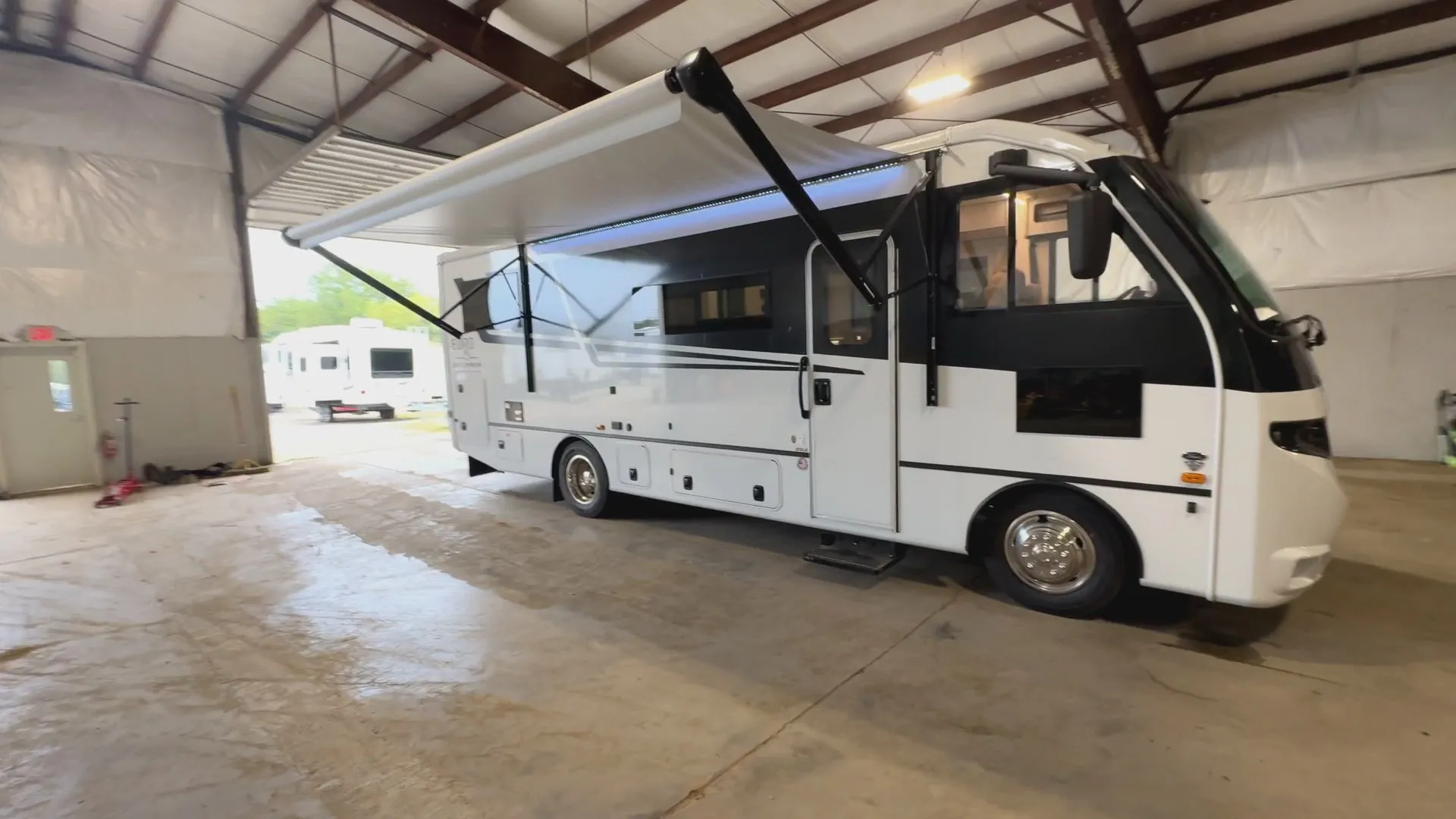 2025 Coachmen Euro 25LE - Photo 4