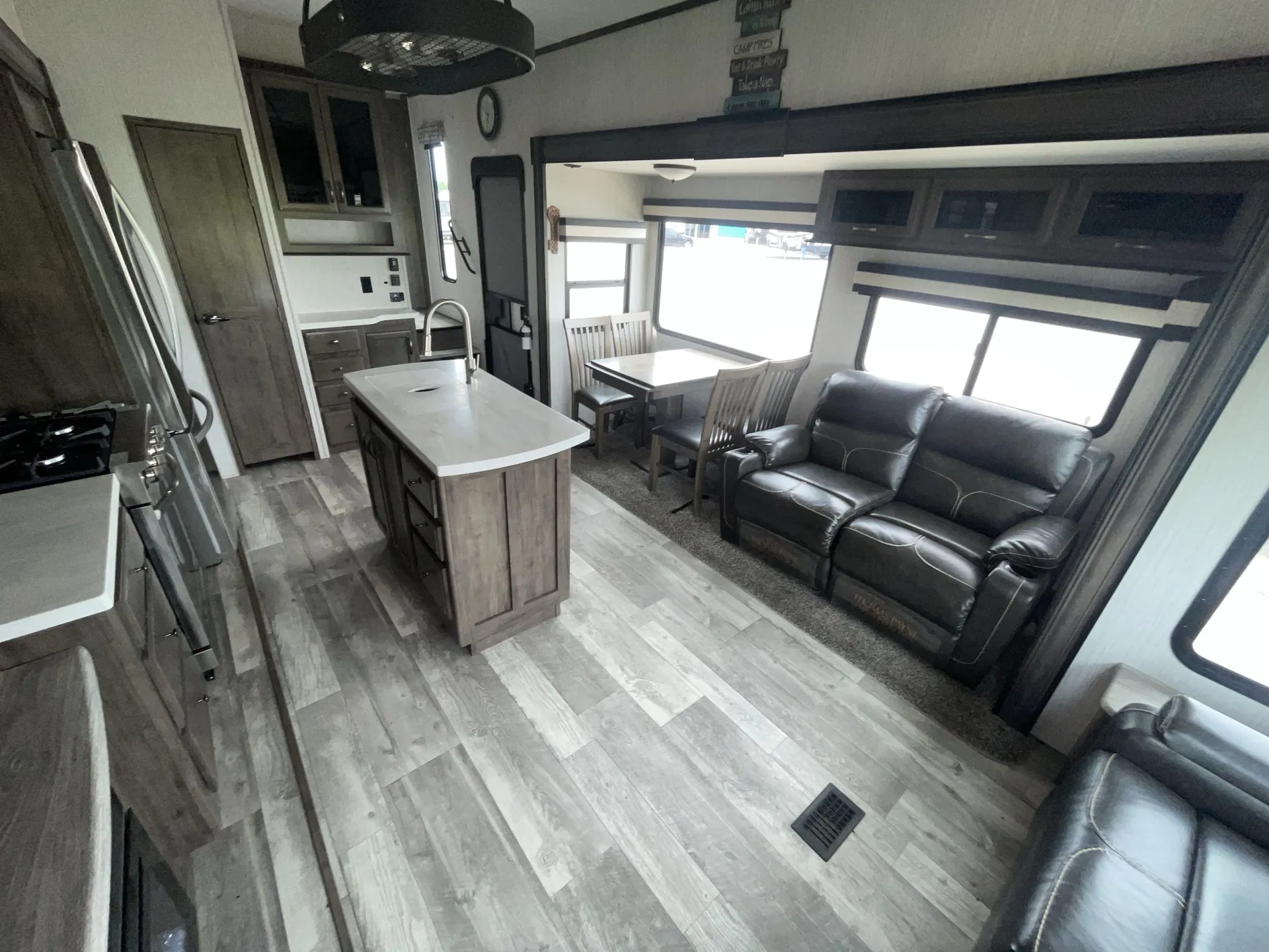 2021 Forest River Sandpiper 321RL - Photo 4