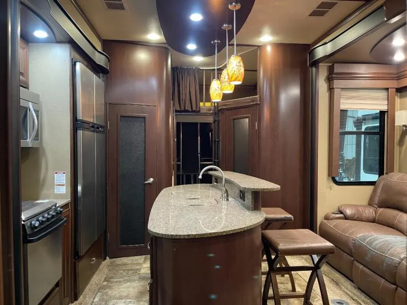 2014 Dutchmen RV Voltage Used    V3950 - Photo 3