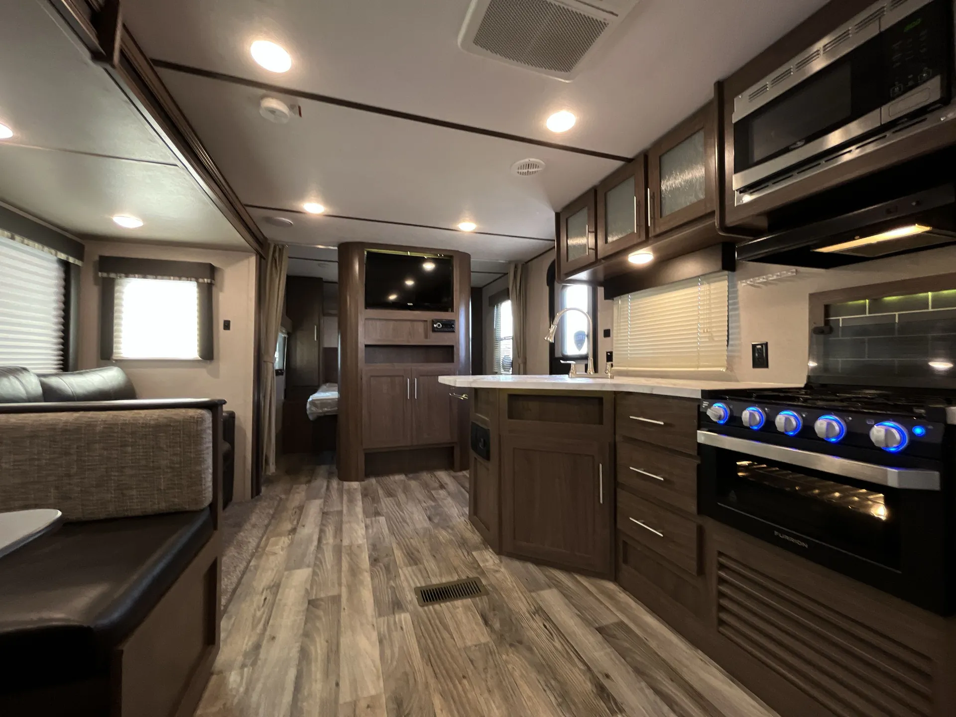 2020 Keystone Hideout 27DBSWE — living area main
