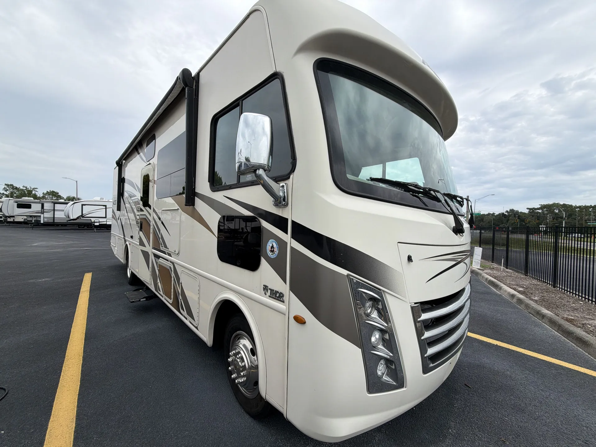 2020 Thor Motor Coach A.C.E 32.3 - Photo 2