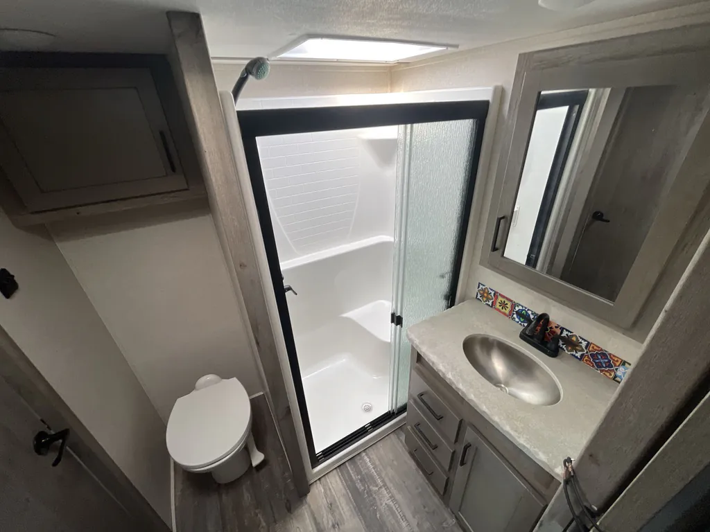 2021 Keystone Raptor 413, Photos photo 16