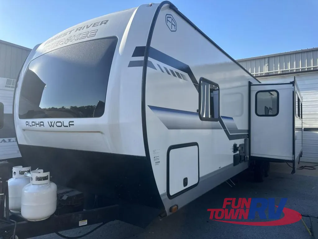 2025 Forest River Cherokee Alpha Wolf 33BH, Photos photo 5