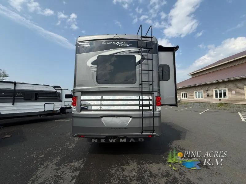 2019 Newmar Canyon Star Used    3627 (16,017 miles) - Photo 2