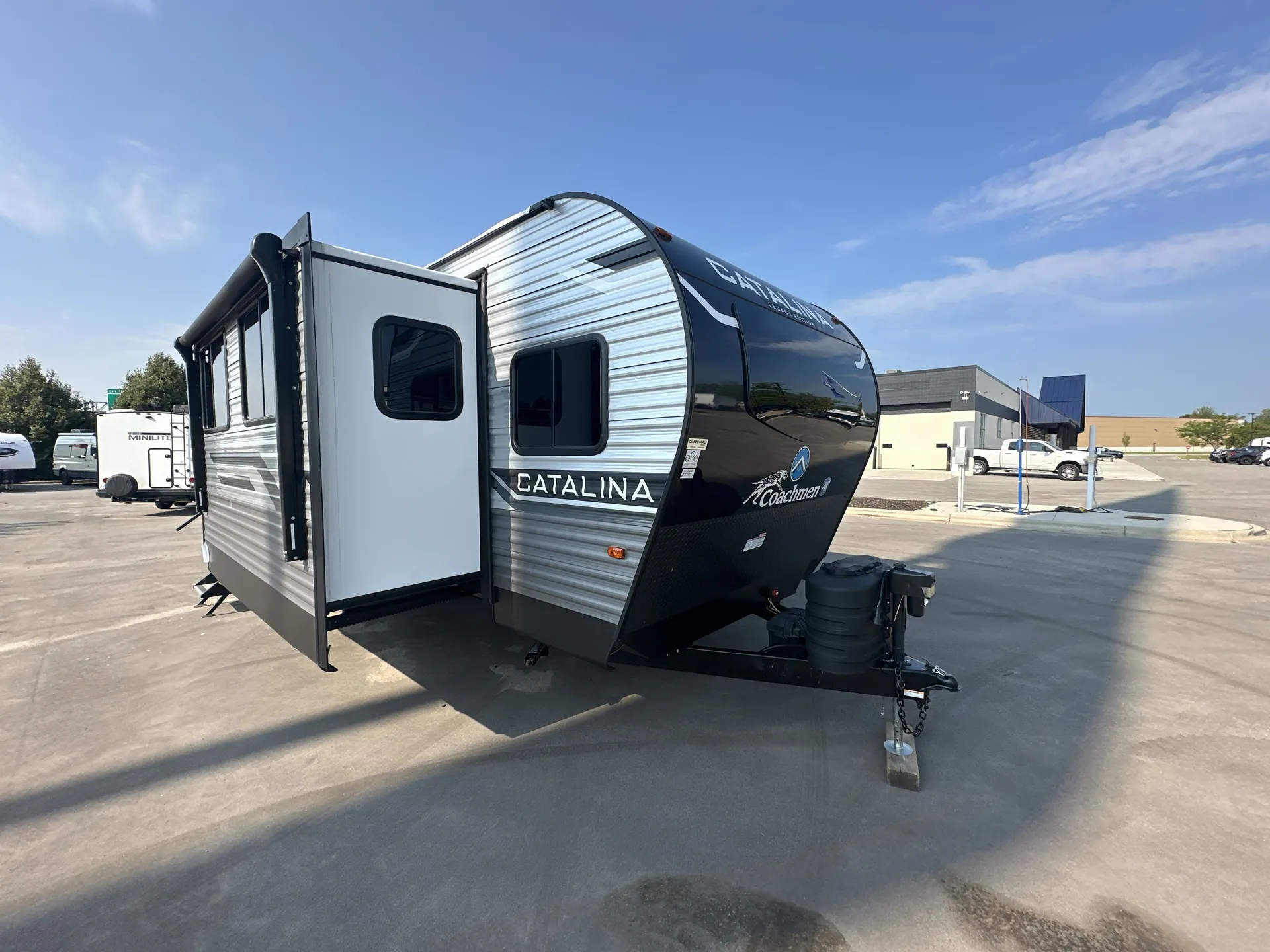 2024 Coachmen Catalina Legacy Edition 283FEDS dealer photo 1 from Camping World