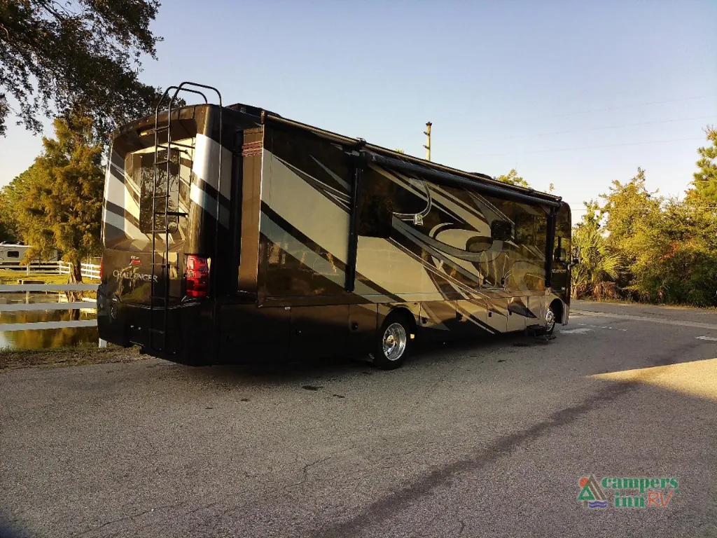 2021 Thor Motor Coach Challenger 35MQ, Photos photo 9