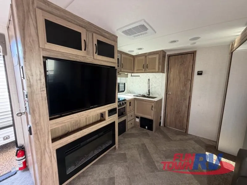 2023 Palomino Solaire 242RBS - Photo 4