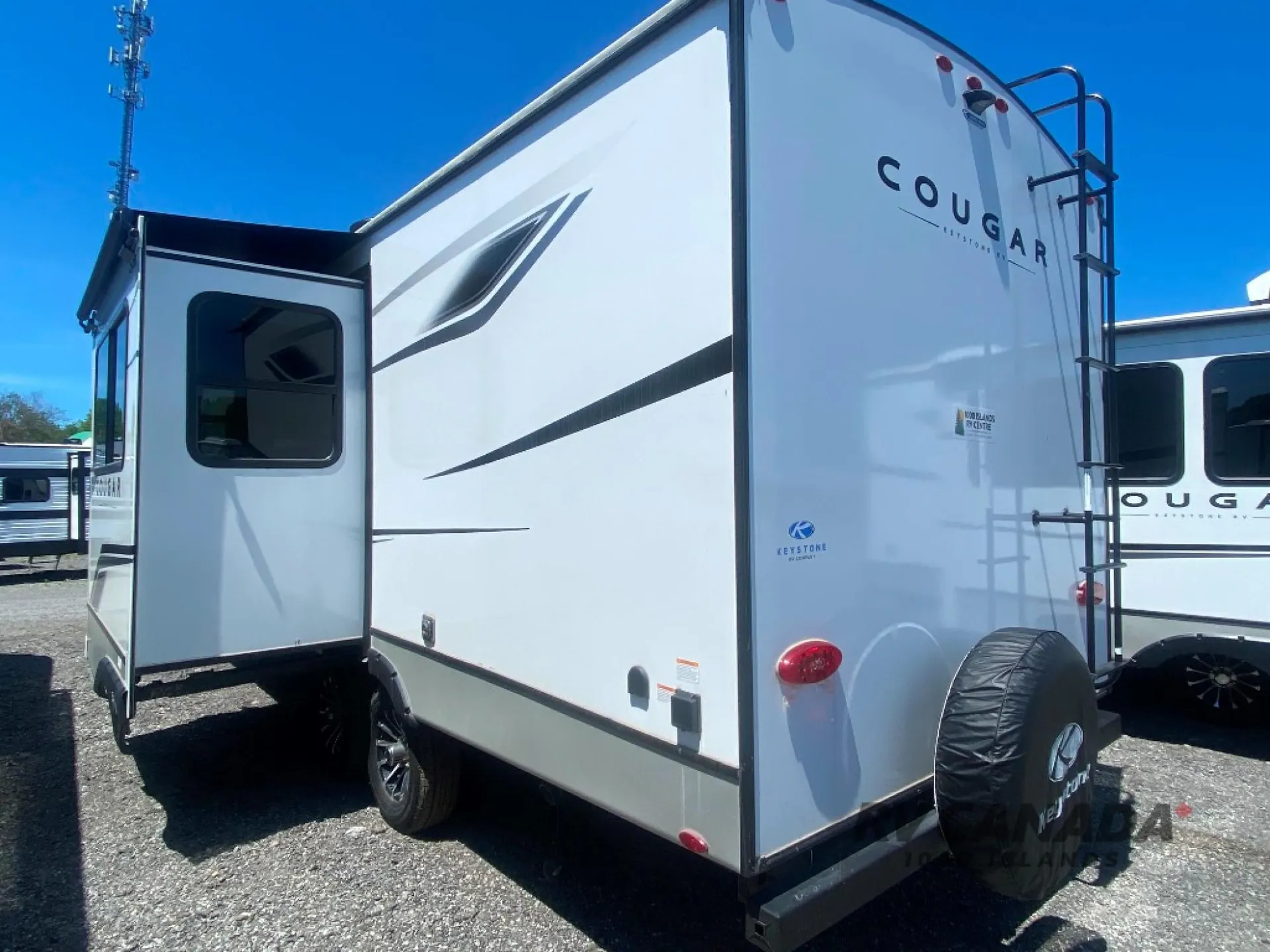 2025 Keystone Cougar Half-Ton East 22RBS - Photo 4