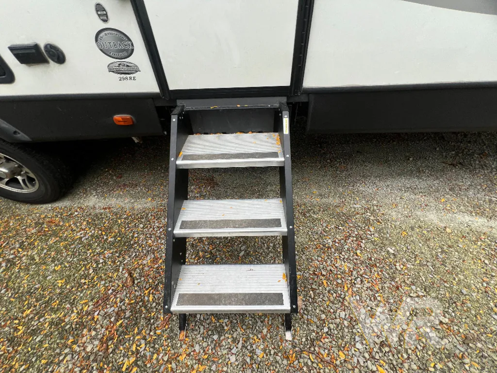 2017 Keystone Outback 298RE, Photos photo 10