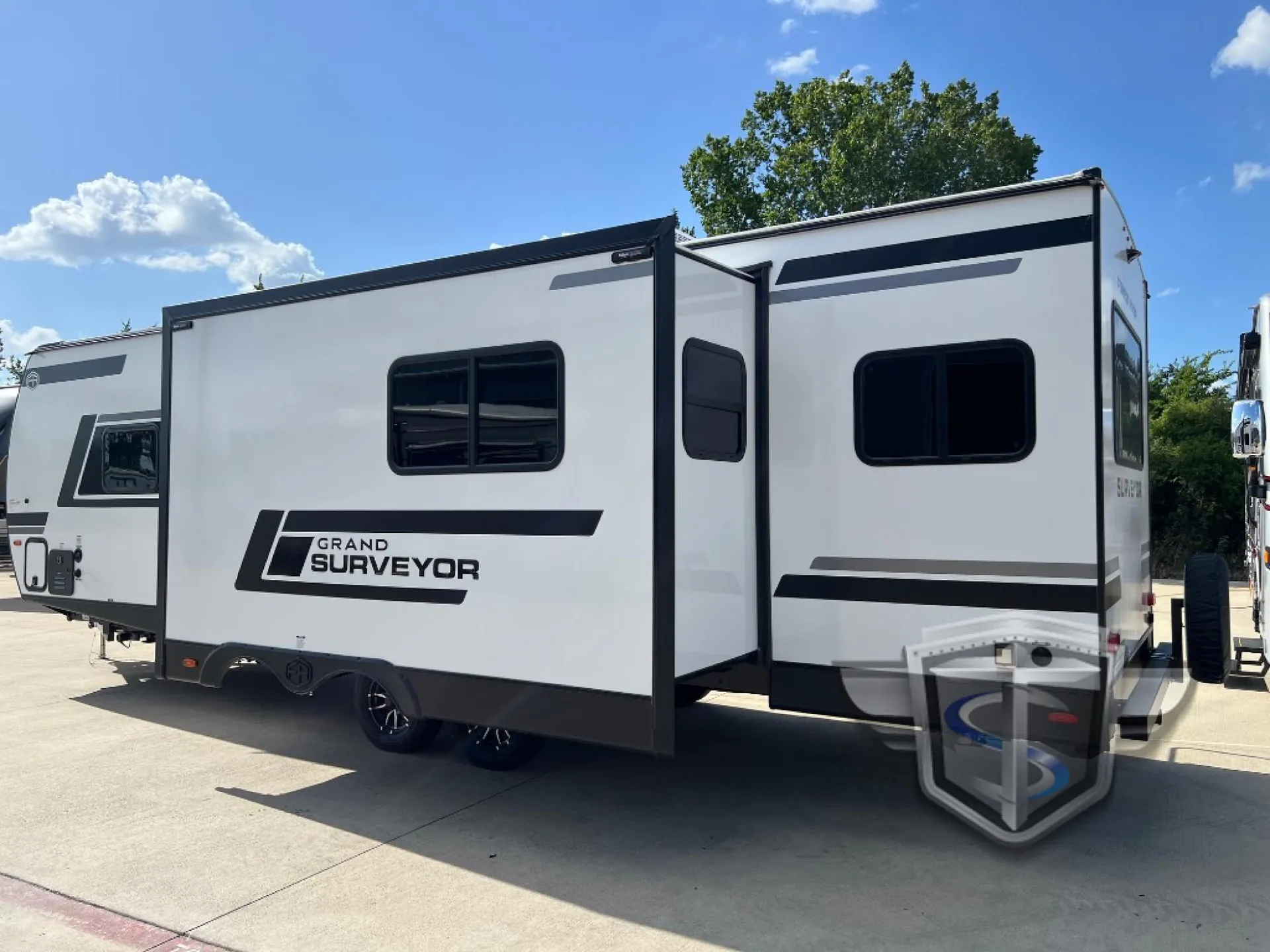 2027 Forest River Grand Surveyor 253RLS — Photo 6