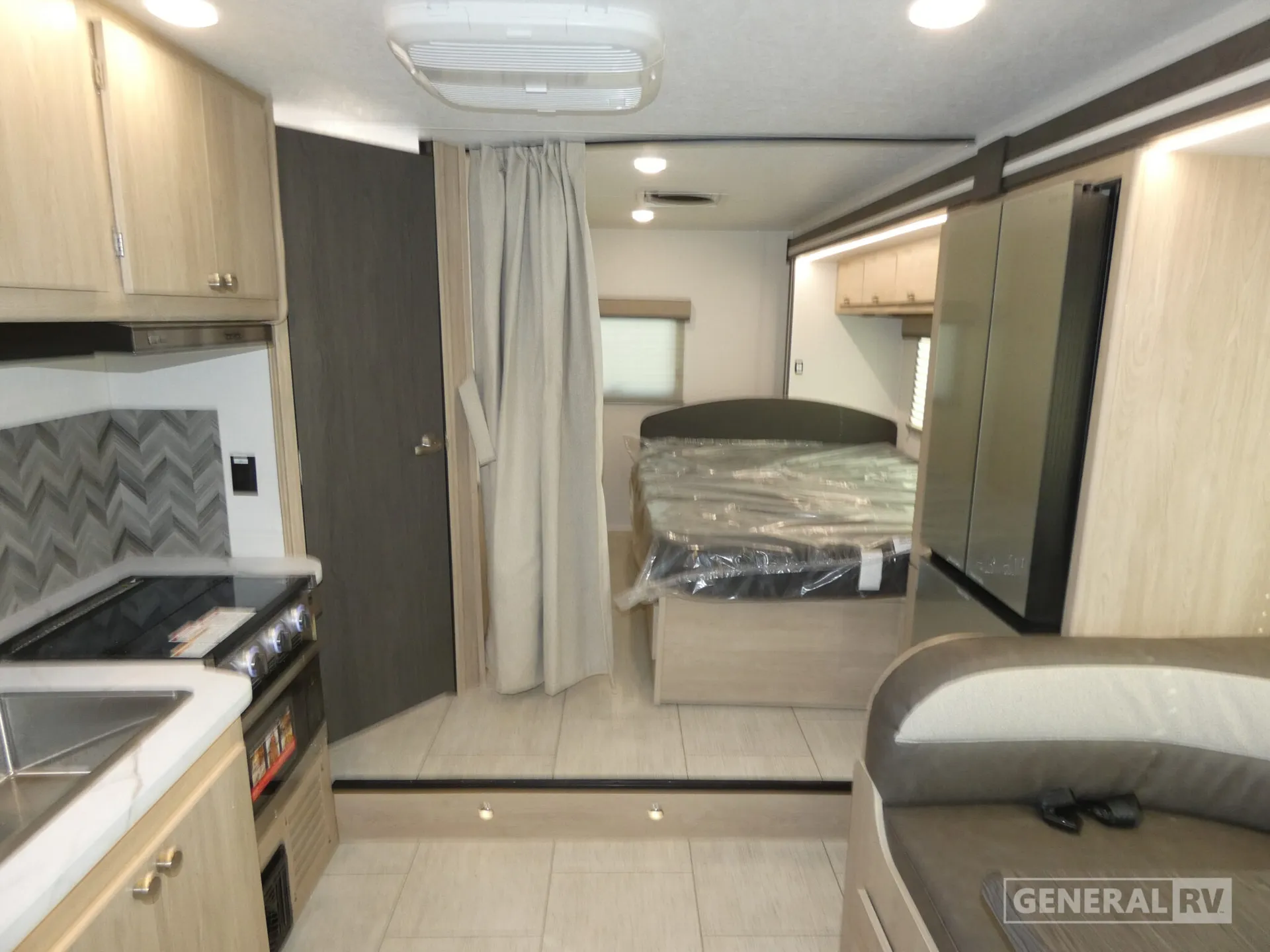 2026 Coachmen Leprechaun 230FS - Photo 3