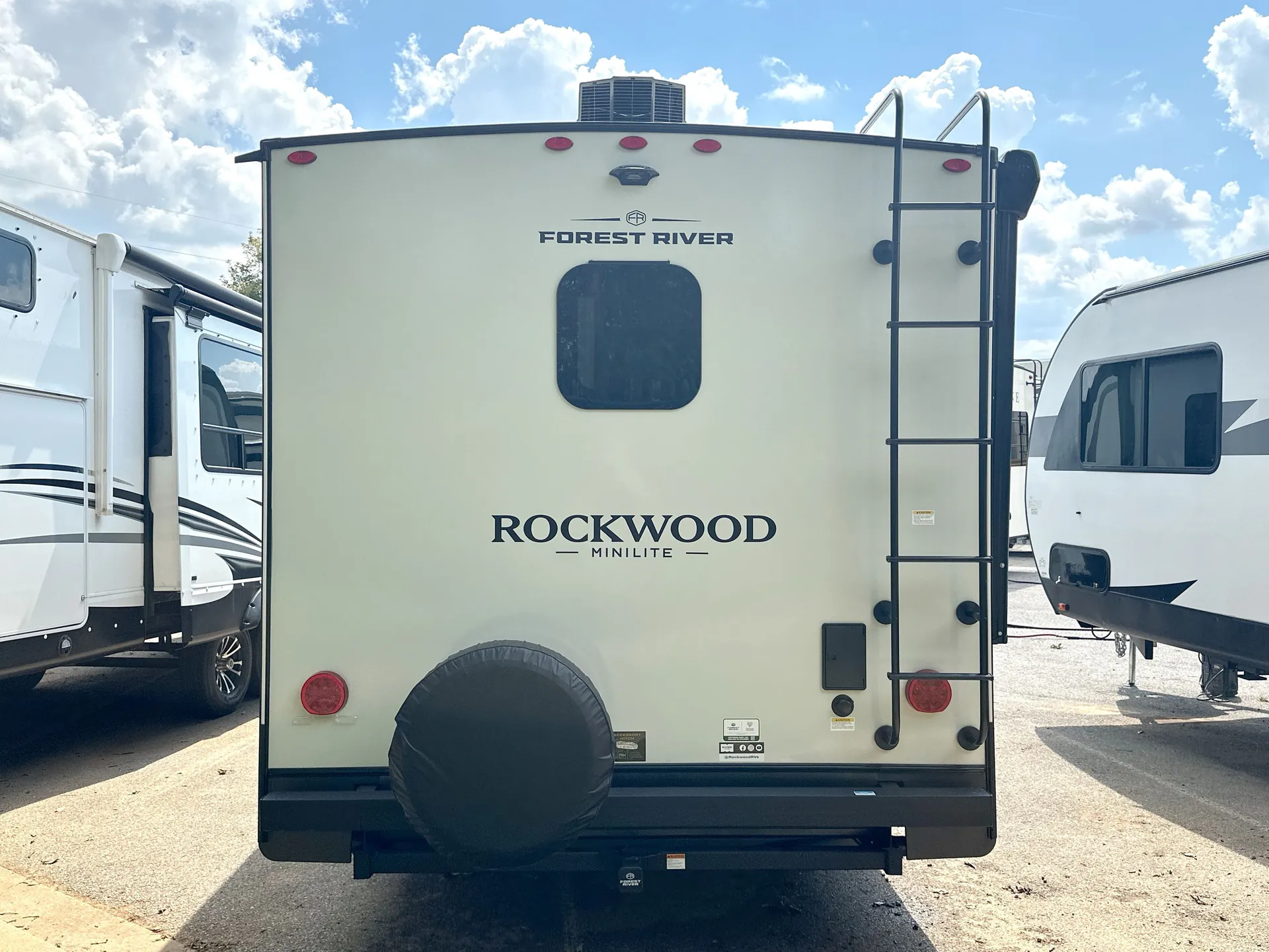 2027 Forest River Rockwood Mini Lite 2524FBT — backside