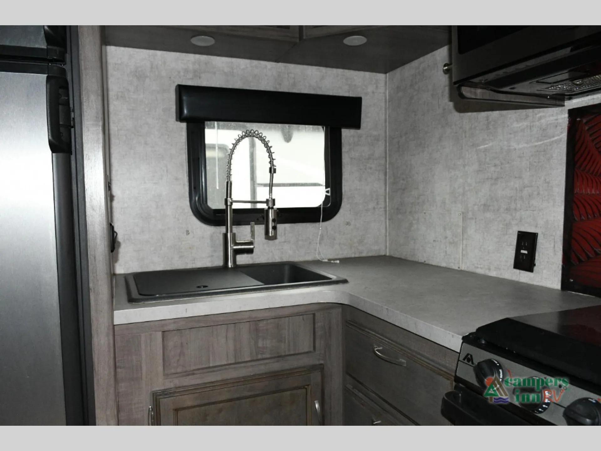 2017 Winnebago Spyder 28SC - Photo 4