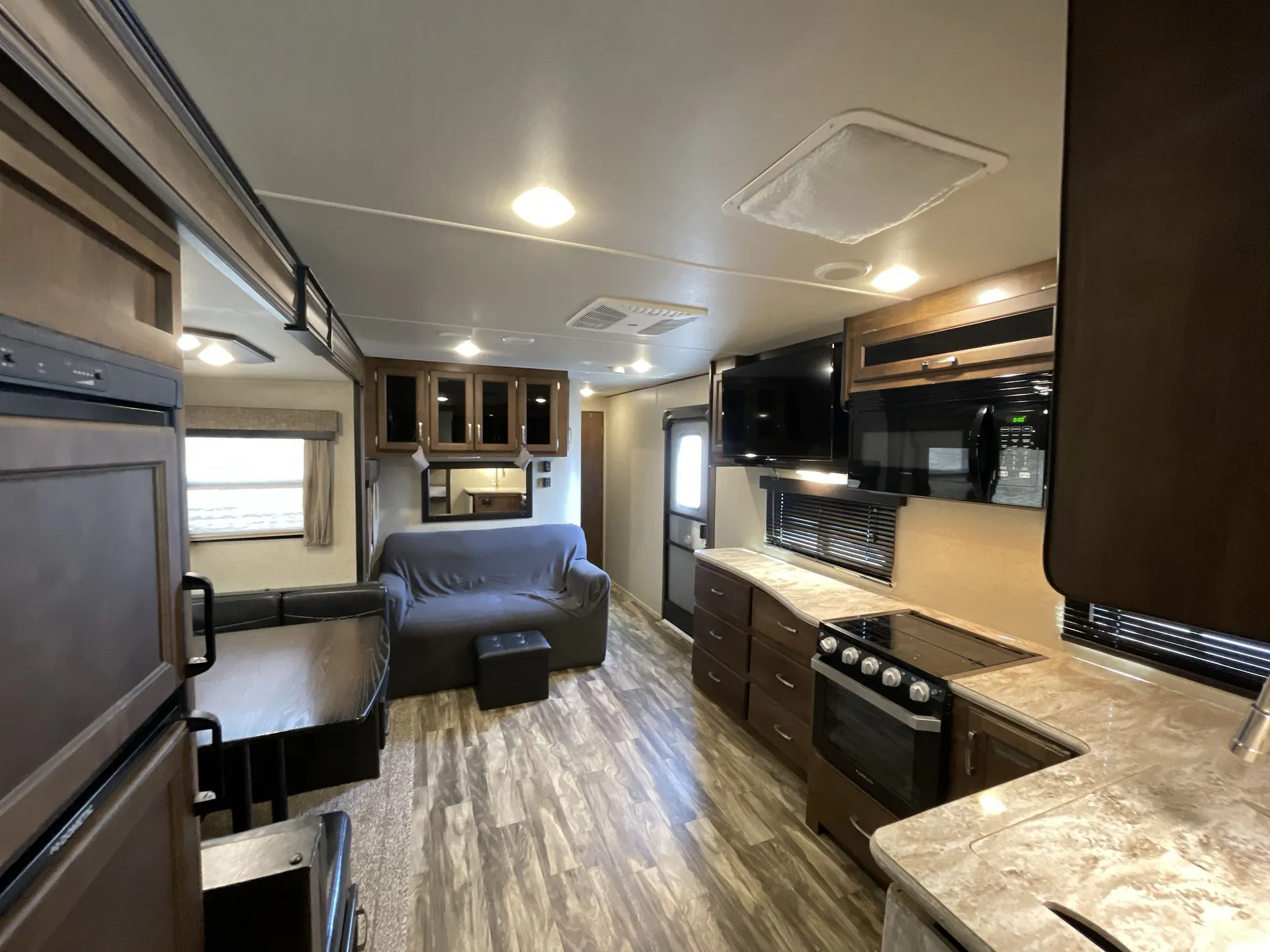 2019 Grand Design Reflection 285BHTS — living area main
