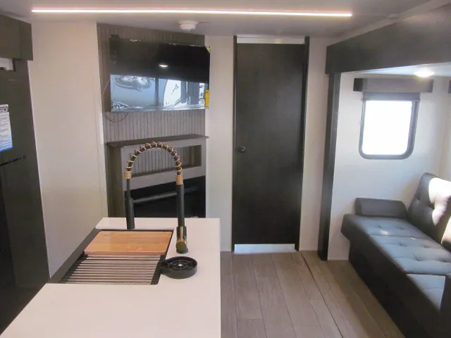 2026 Forest River Cherokee Alpha Wolf 33BH, Photos photo 21